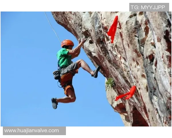 北京攀岩队耐力挑战揭秘:攀岩巨献带你领略极限运动的魅力与坚持 北京攀岩队耐力挑战揭秘:攀岩巨献带你领略极限运动的魅力与坚持